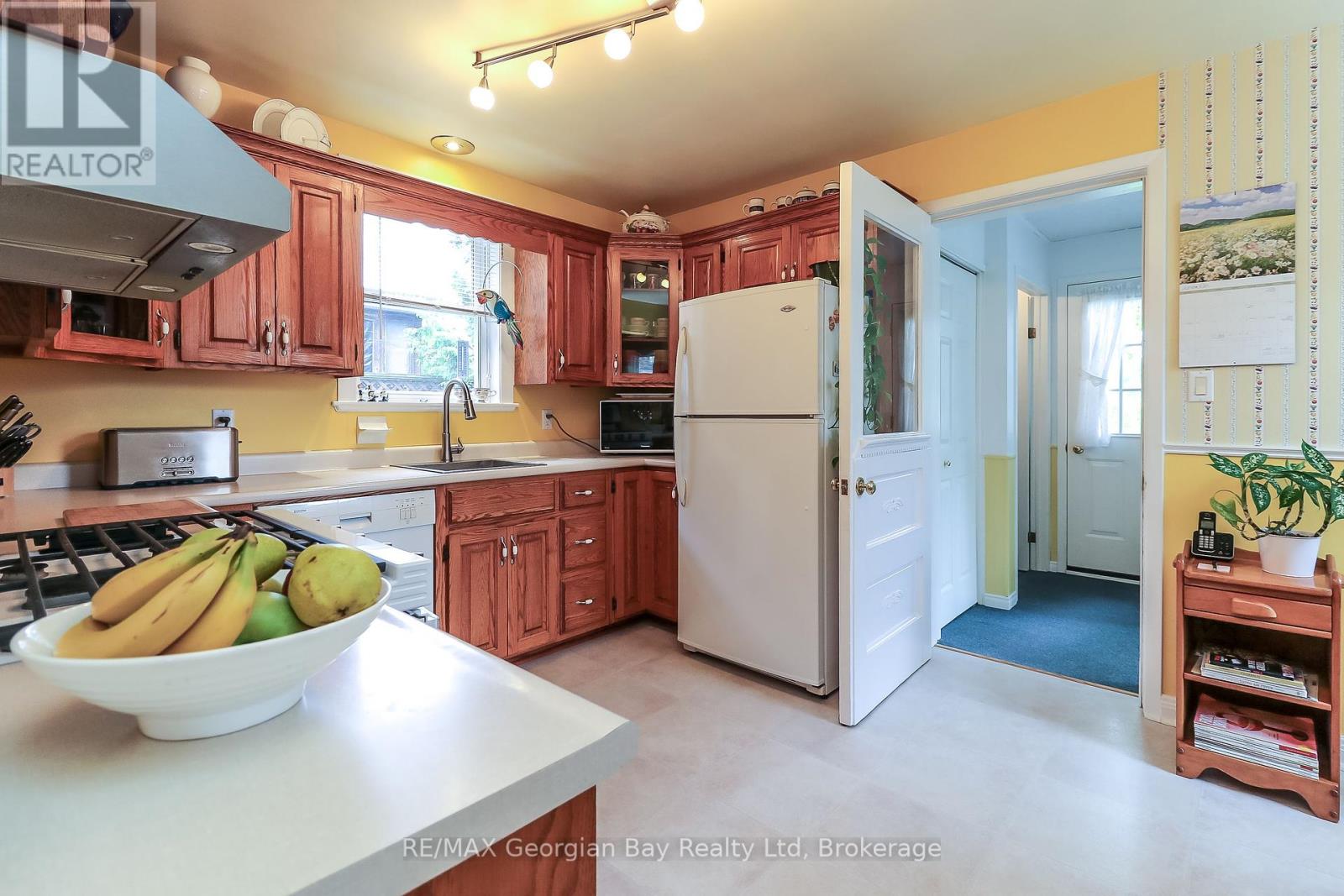 525 Yonge Street, Midland, Ontario  L4R 2T6 - Photo 16 - S12217214