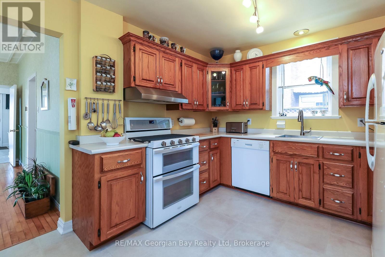 525 Yonge Street, Midland, Ontario  L4R 2T6 - Photo 17 - S12217214