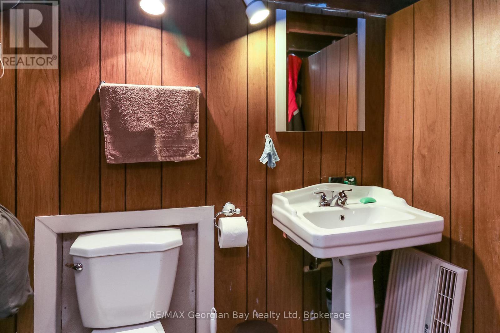 525 Yonge Street, Midland, Ontario  L4R 2T6 - Photo 30 - S12217214