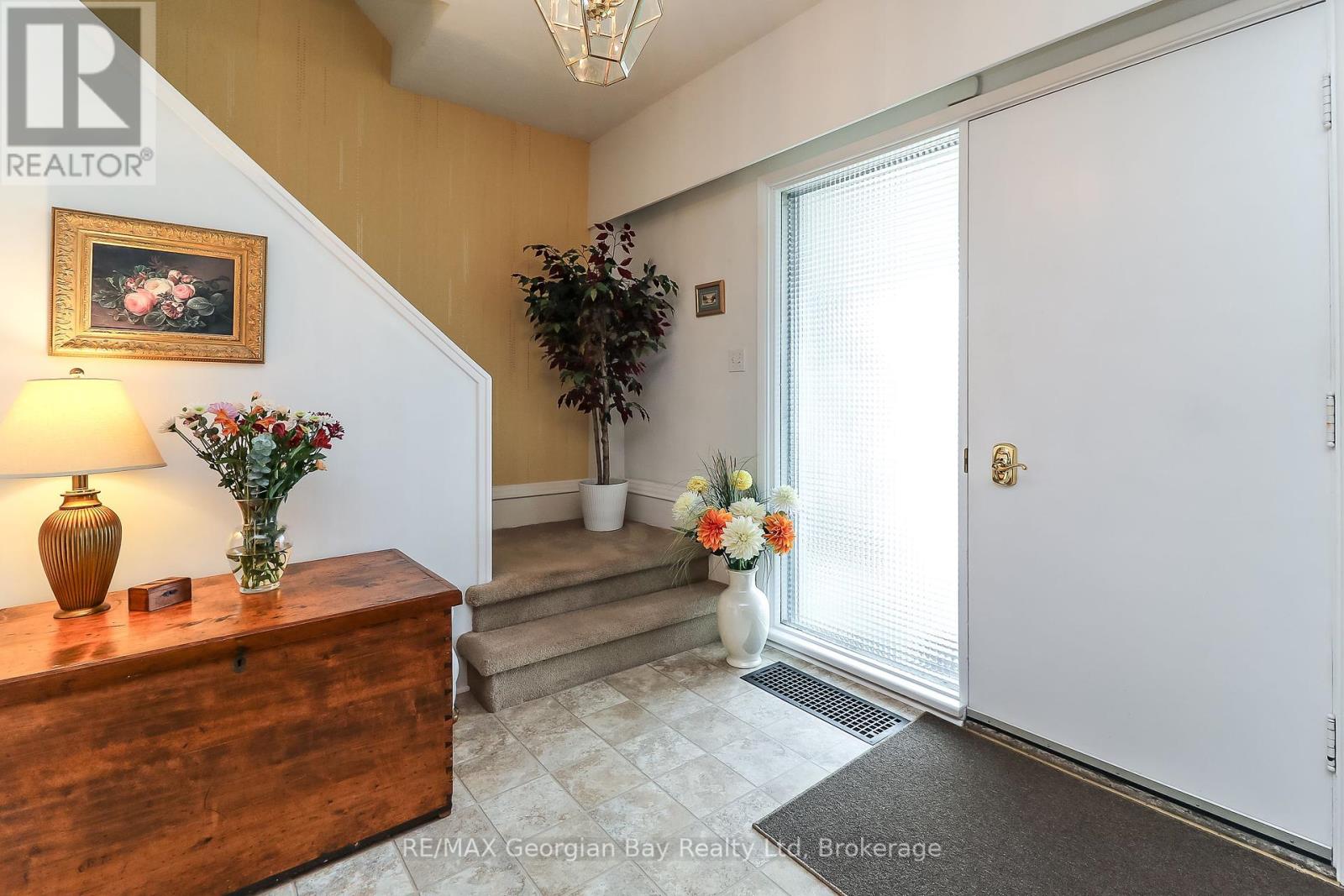 525 Yonge Street, Midland, Ontario  L4R 2T6 - Photo 7 - S12217214