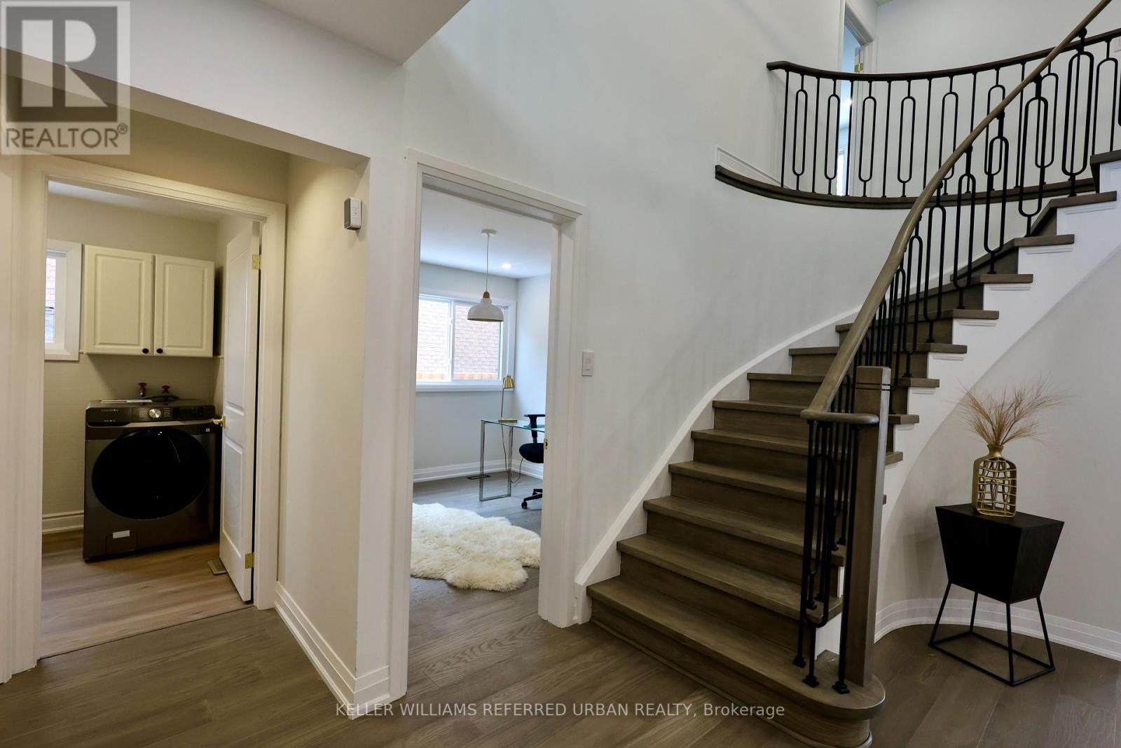228 Elman Crescent, Newmarket (Bristol-London), Ontario  L3Y 7X3 - Photo 8 - N12095811