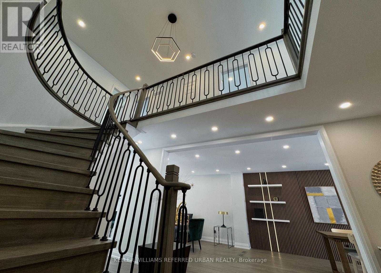 228 Elman Crescent, Newmarket (Bristol-London), Ontario  L3Y 7X3 - Photo 9 - N12095811