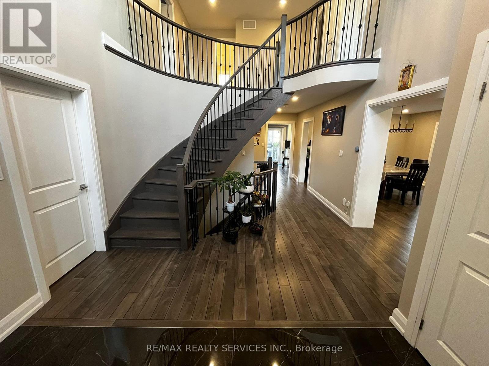 97 Wigwoss Drive, Vaughan (East Woodbridge), Ontario  L4L 2P9 - Photo 2 - N12112716