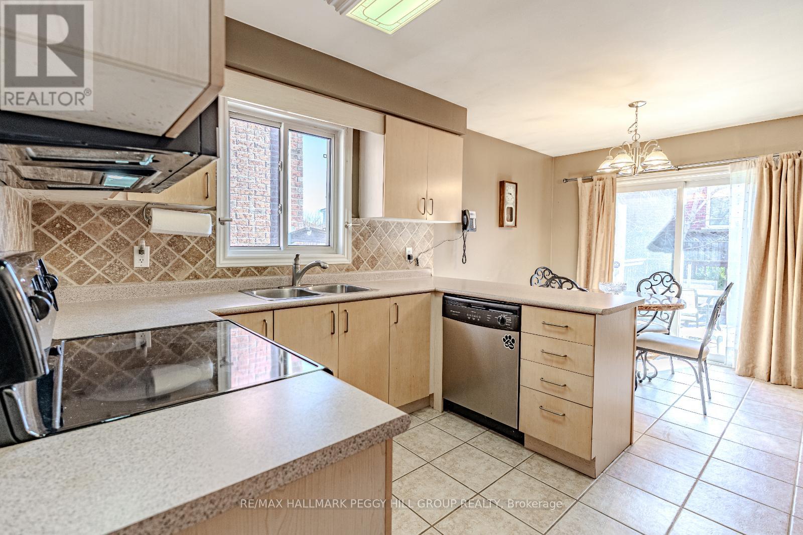 10 Stephanie Lane, Barrie, Ontario  L4N 0V2 - Photo 4 - S12167137