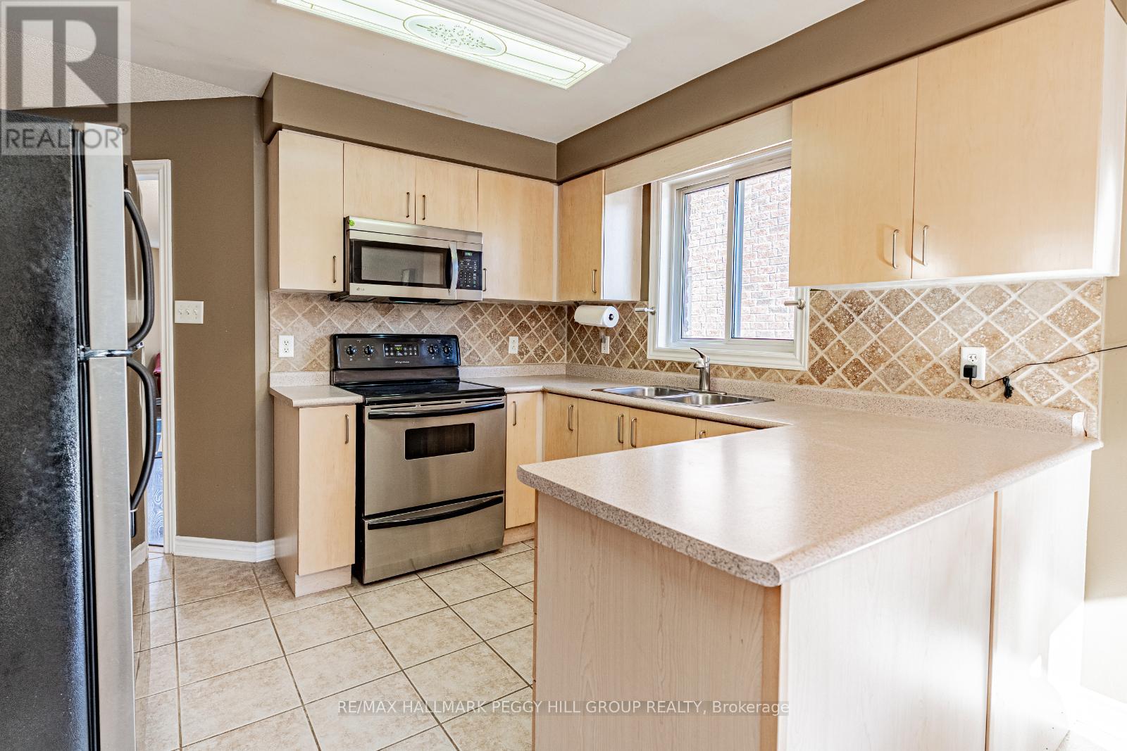 10 Stephanie Lane, Barrie, Ontario  L4N 0V2 - Photo 3 - S12167137