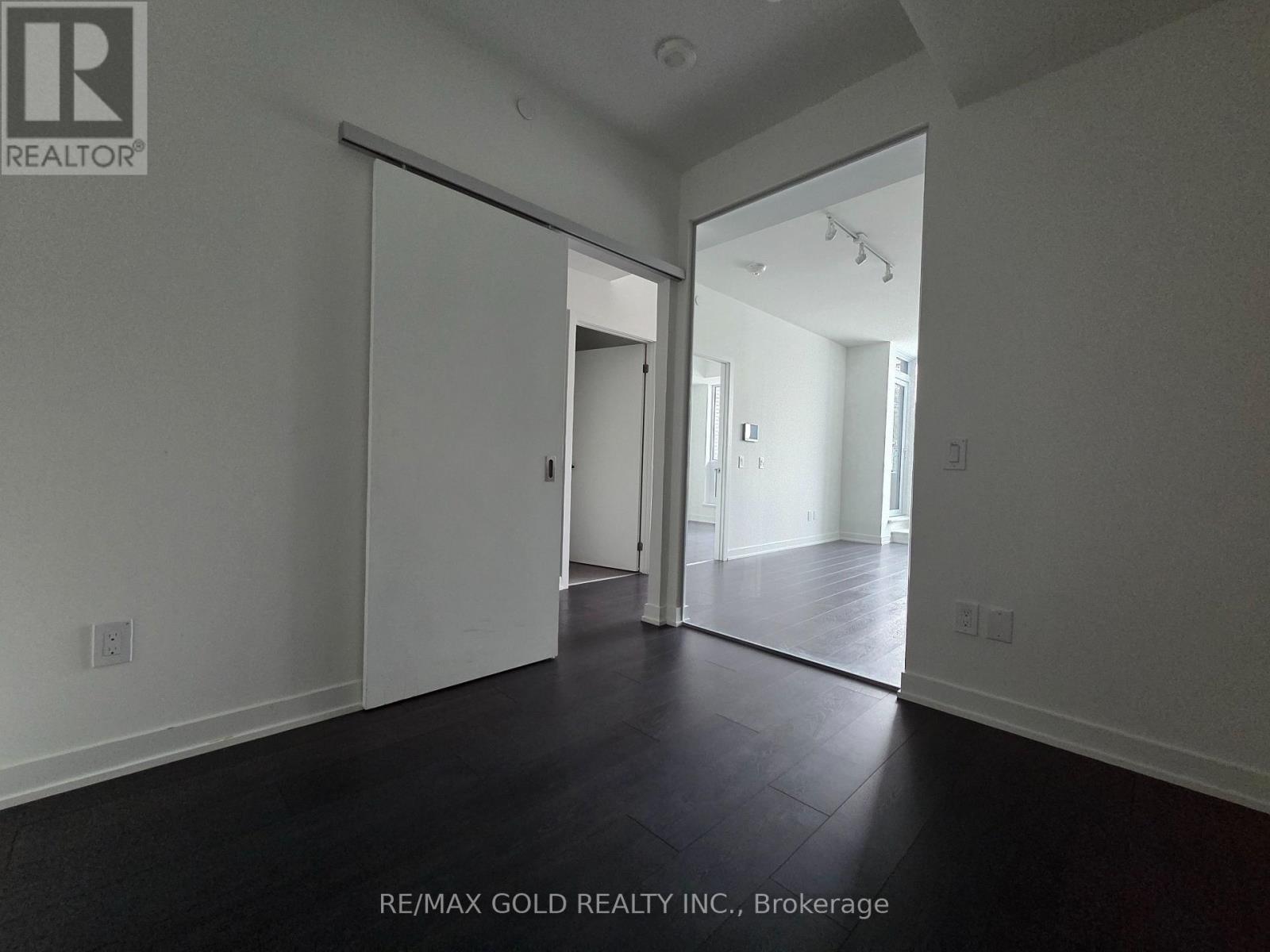 216 - 28 Ann Street, Mississauga, Ontario  L5G 0E1 - Photo 11 - W12146516