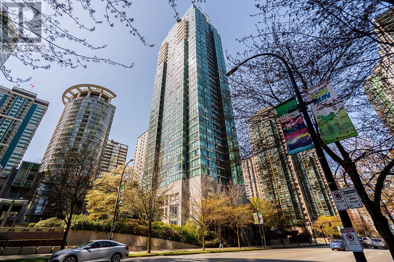 702 1288 W GEORGIA STREET, Vancouver, British Columbia