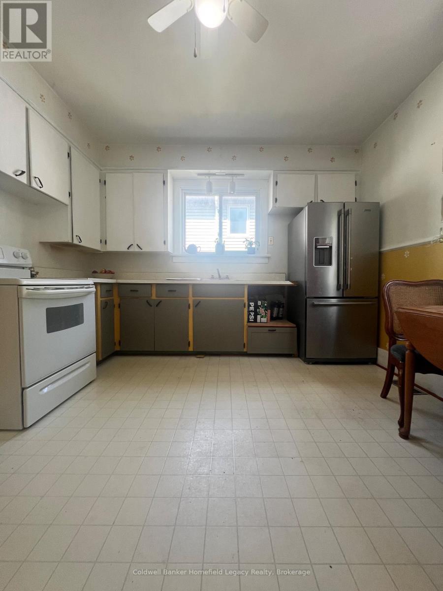 278 Albert Street, Stratford, Ontario  N5A 3K9 - Photo 12 - X12217236