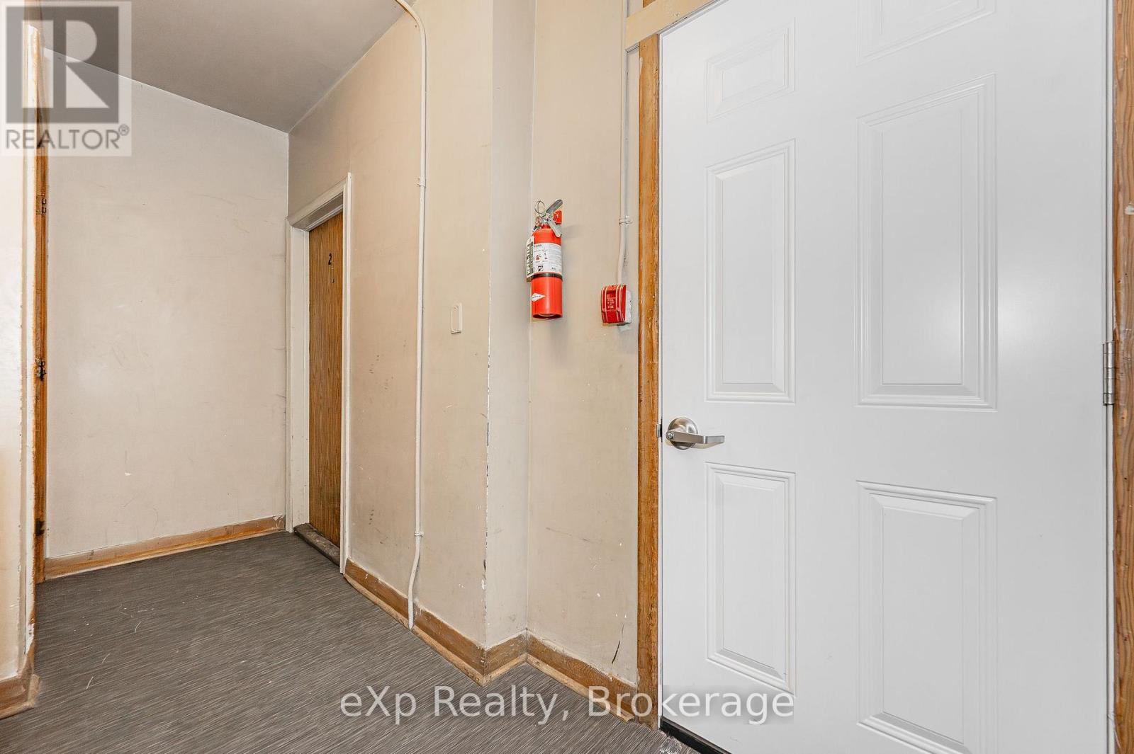 138 Chatham Street, Brantford, Ontario  N3S 4G4 - Photo 11 - X12217248