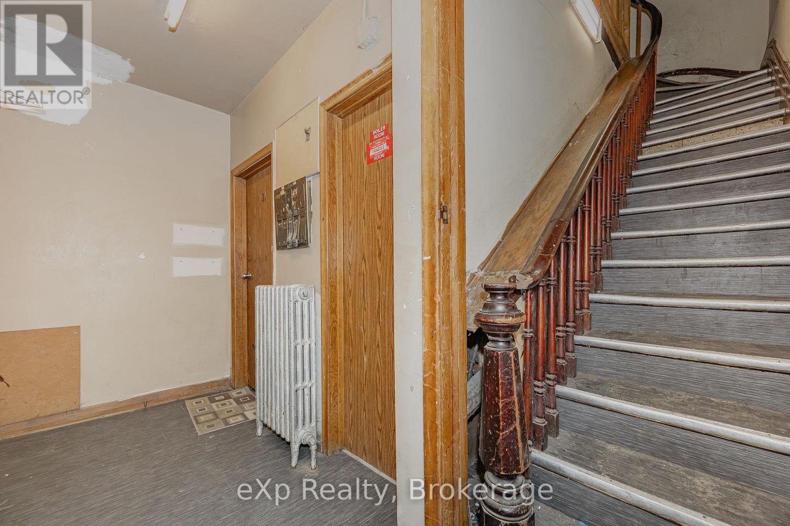 138 Chatham Street, Brantford, Ontario  N3S 4G4 - Photo 23 - X12217248