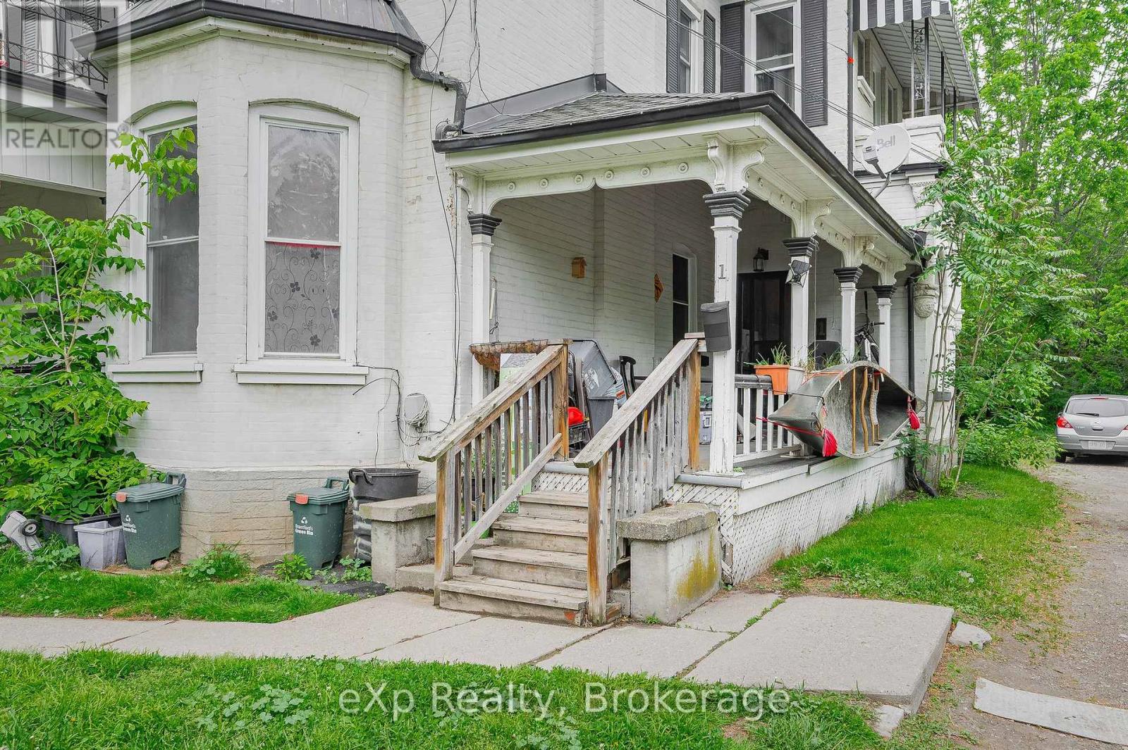 138 Chatham Street, Brantford, Ontario  N3S 4G4 - Photo 3 - X12217248