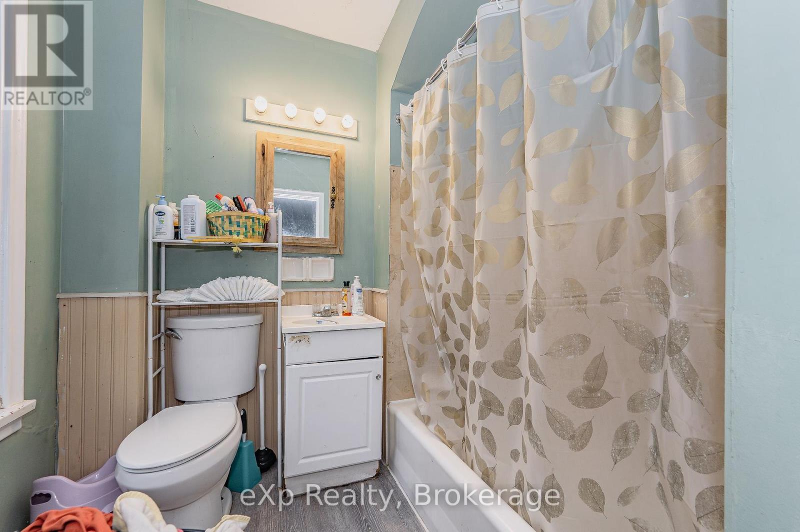 138 Chatham Street, Brantford, Ontario  N3S 4G4 - Photo 37 - X12217248