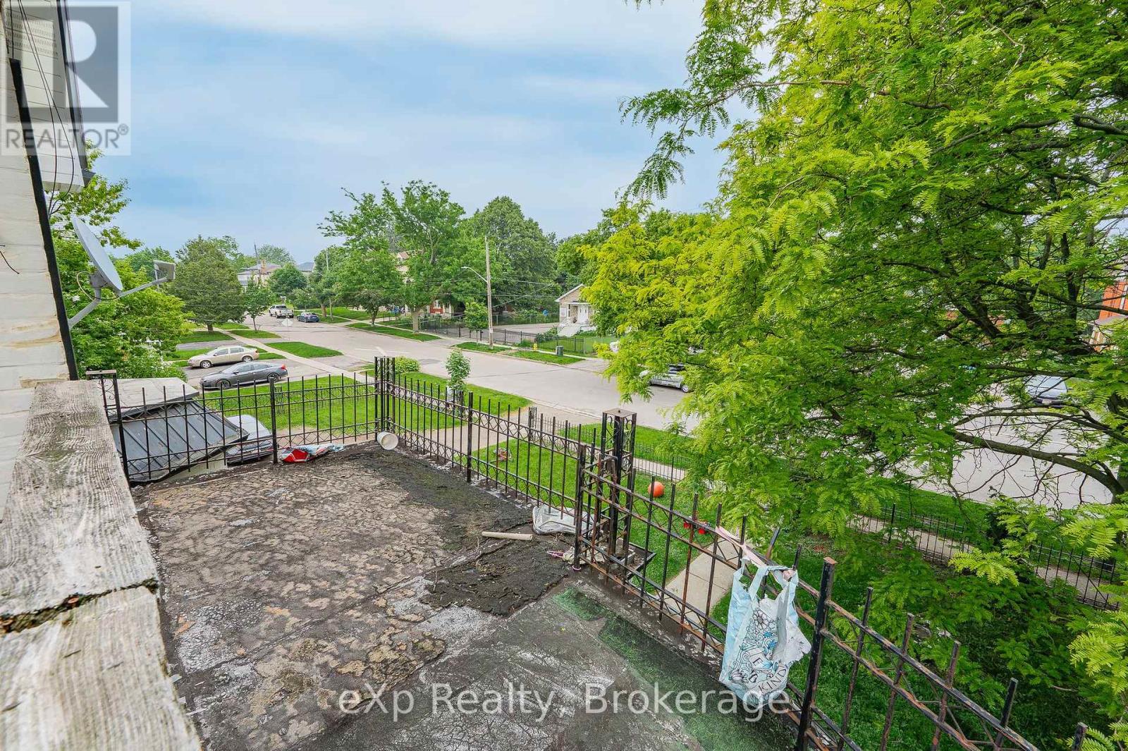 138 Chatham Street, Brantford, Ontario  N3S 4G4 - Photo 38 - X12217248