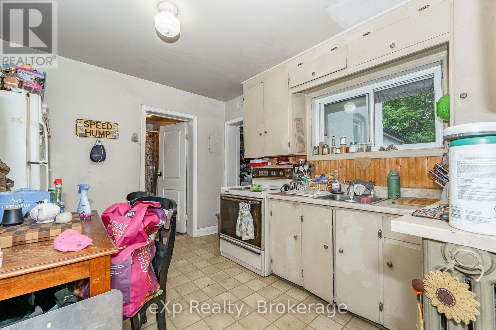 138 Chatham Street, Brantford, Ontario  N3S 4G4 - Photo 5 - X12217248