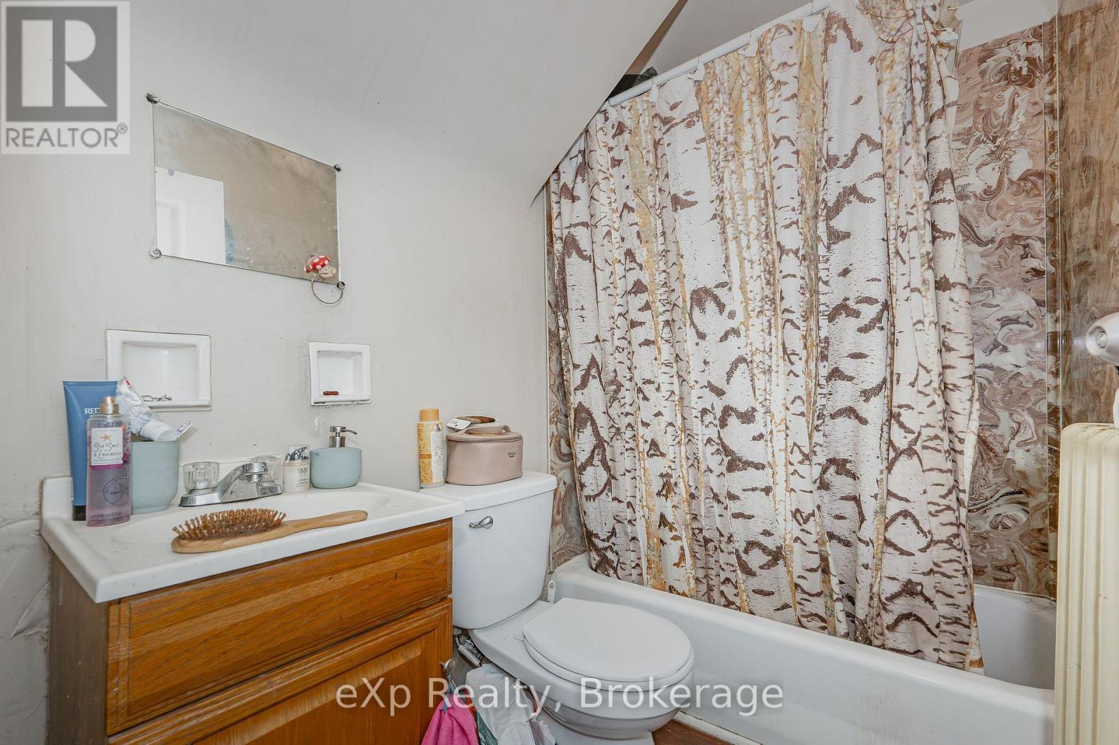 138 Chatham Street, Brantford, Ontario  N3S 4G4 - Photo 7 - X12217248