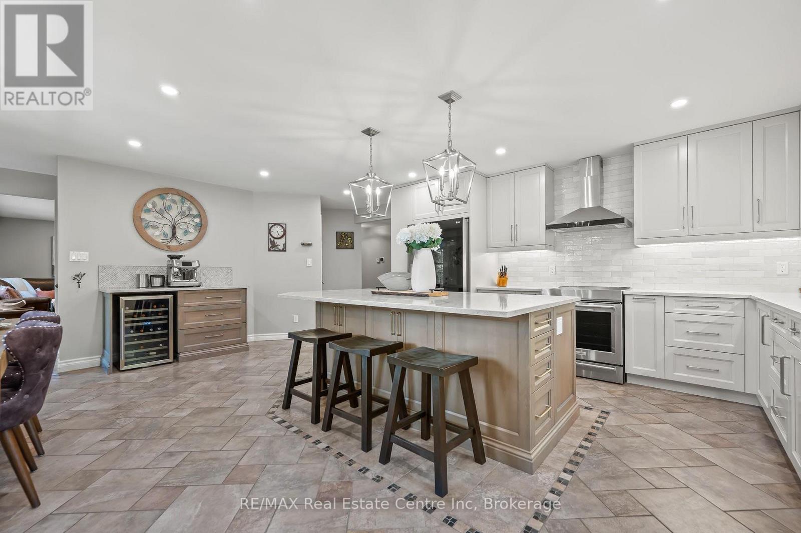61 Tanager Drive, Guelph, Ontario  N1C 1B6 - Photo 8 - X12217285