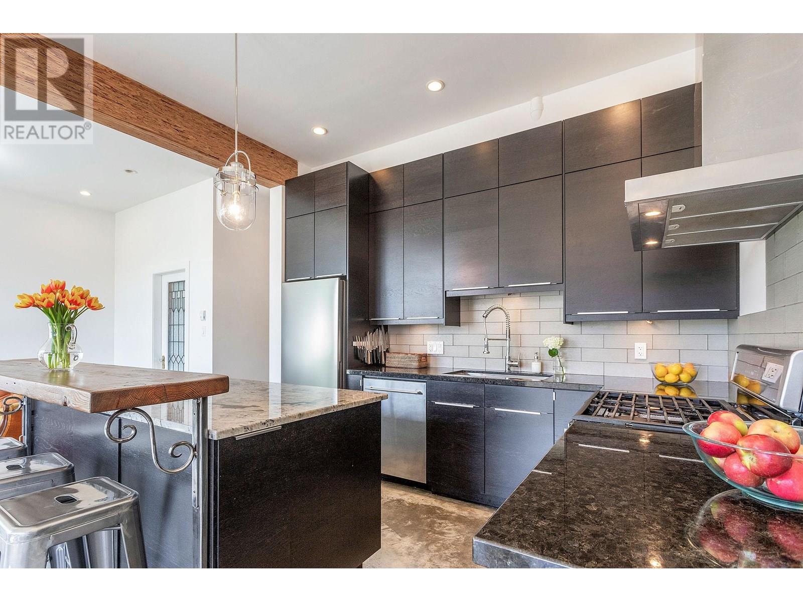 329 E 19th Street, North Vancouver, British Columbia  V7L 2Z4 - Photo 6 - R2992831