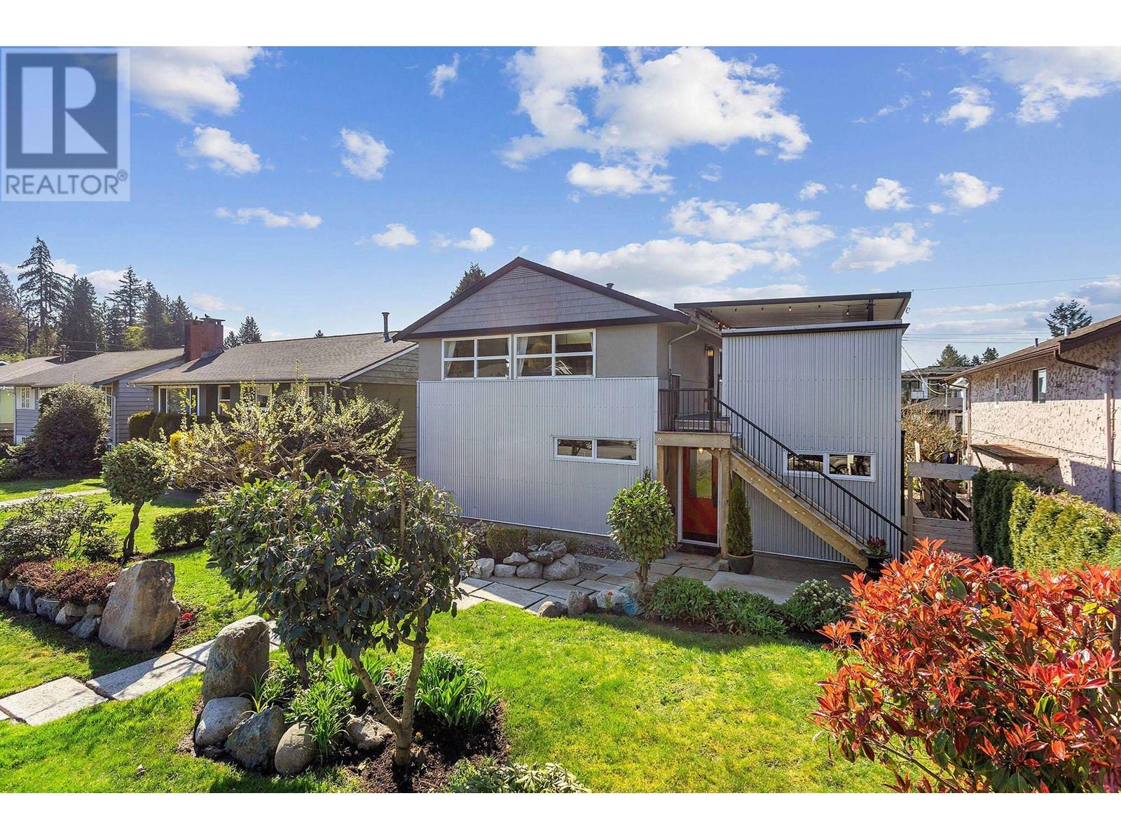 329 E 19th Street, North Vancouver, British Columbia  V7L 2Z4 - Photo 4 - R2992831