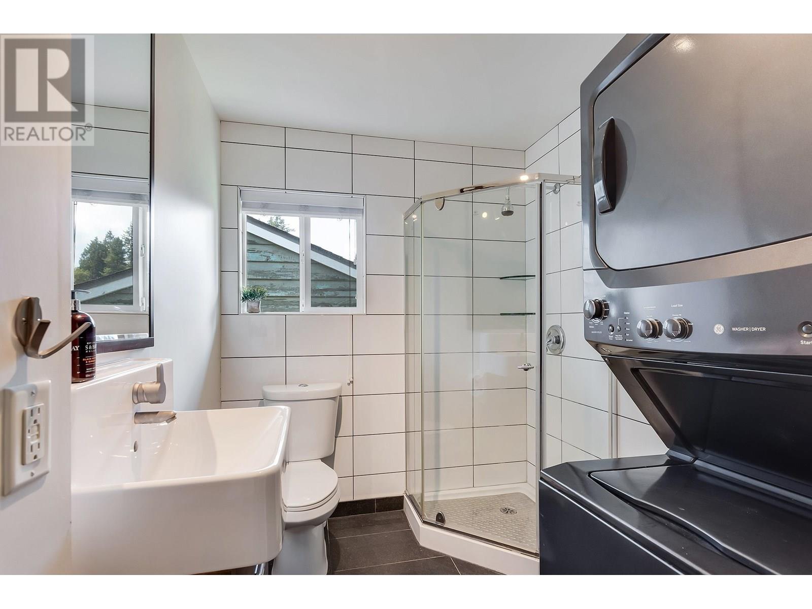 329 E 19th Street, North Vancouver, British Columbia  V7L 2Z4 - Photo 36 - R2992831
