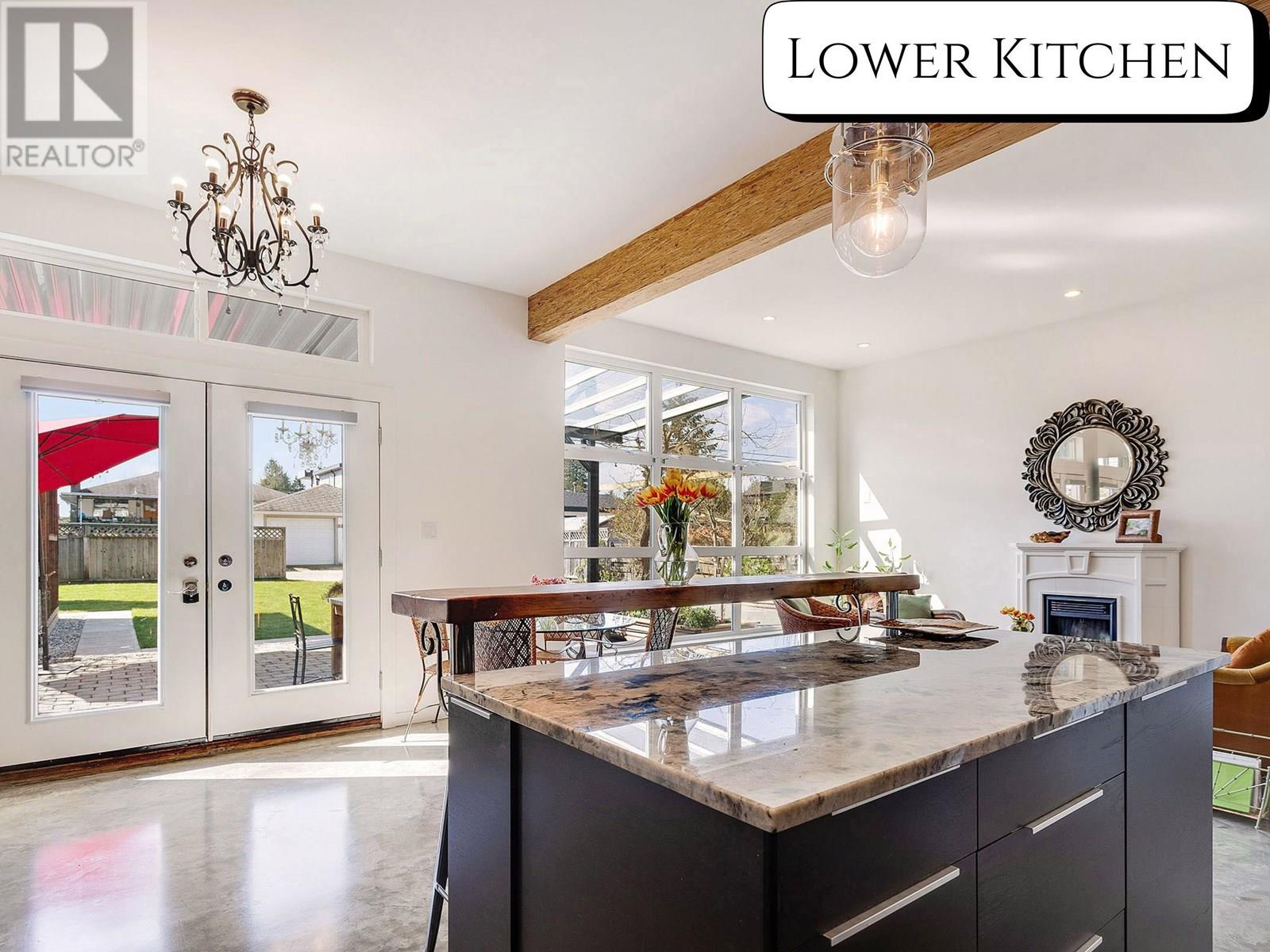 329 E 19TH STREET, North Vancouver, British Columbia