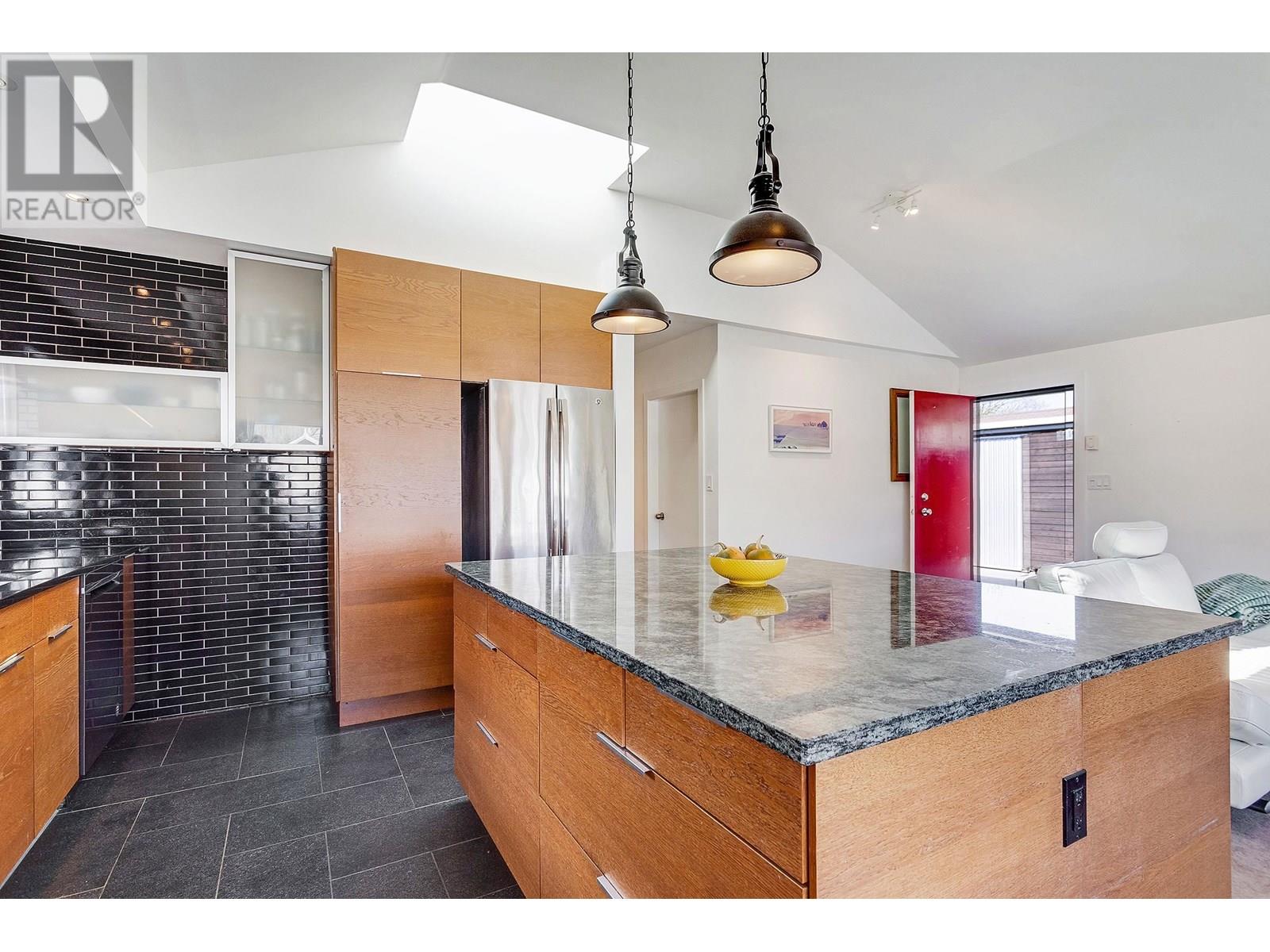 329 E 19th Street, North Vancouver, British Columbia  V7L 2Z4 - Photo 19 - R2992831