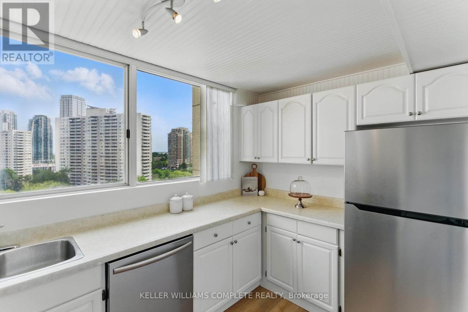 1205 - 3700 Kaneff Crescent, Mississauga (City Centre), Ontario  L5A 4B8 - Photo 10 - W12217086