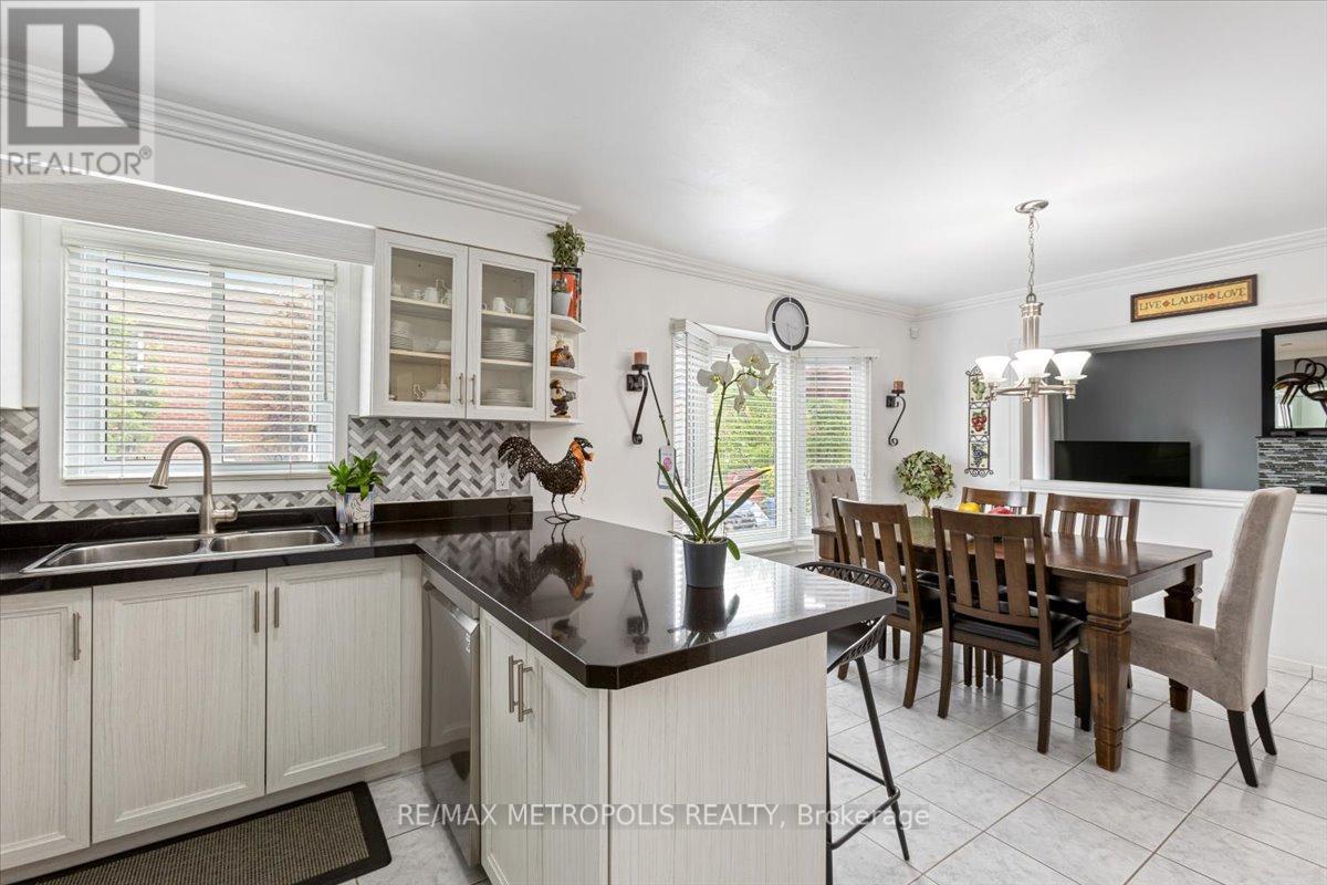 42 Silverstream Road, Brampton, Ontario  L6Z 3W4 - Photo 10 - W12217102