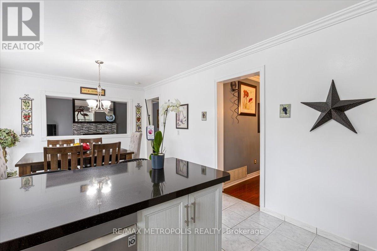 42 Silverstream Road, Brampton, Ontario  L6Z 3W4 - Photo 11 - W12217102