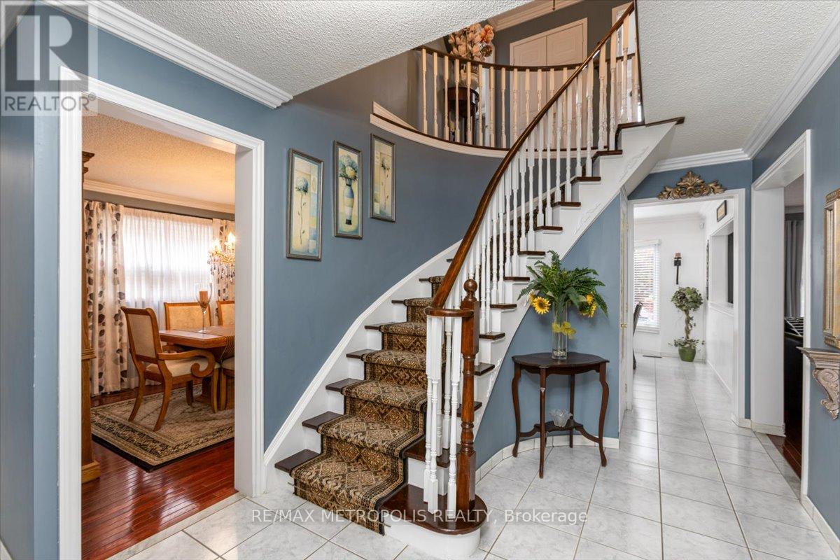 42 Silverstream Road, Brampton, Ontario  L6Z 3W4 - Photo 3 - W12217102