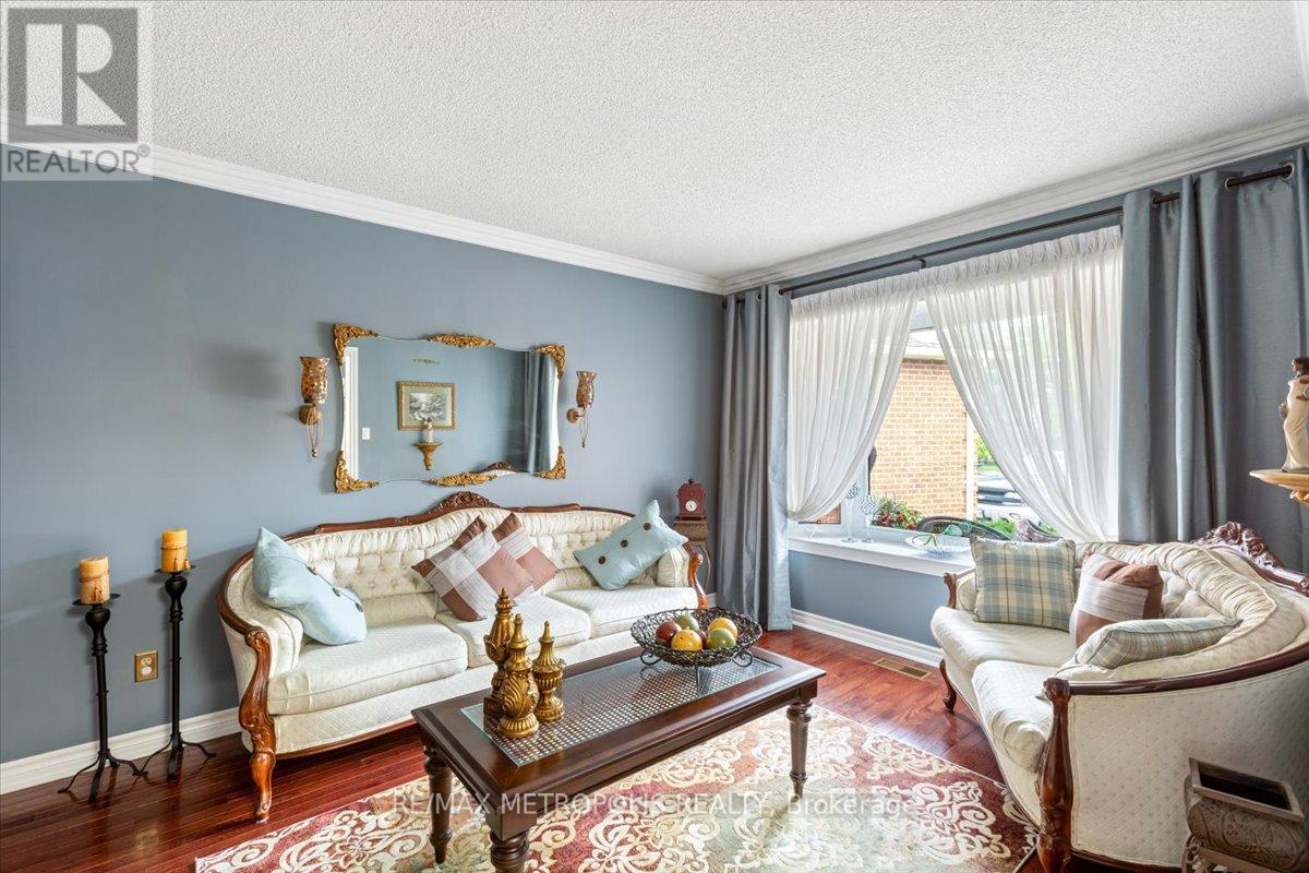 42 Silverstream Road, Brampton, Ontario  L6Z 3W4 - Photo 6 - W12217102
