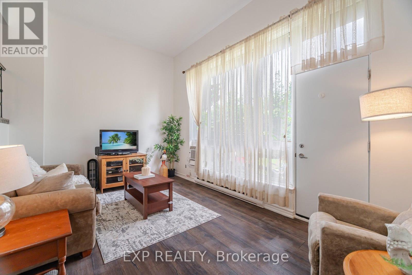 136 Darras Court, Brampton, Ontario  L6T 1W7 - Photo 11 - W12217155