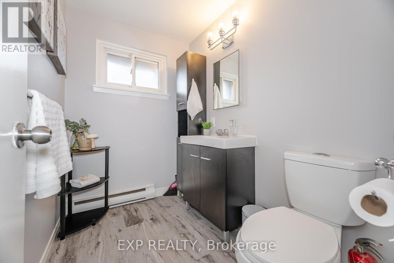 136 Darras Court, Brampton, Ontario  L6T 1W7 - Photo 21 - W12217155