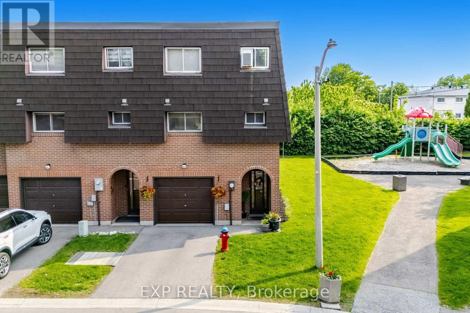 136 Darras Court, Brampton, Ontario  L6T 1W7 - Photo 3 - W12217155