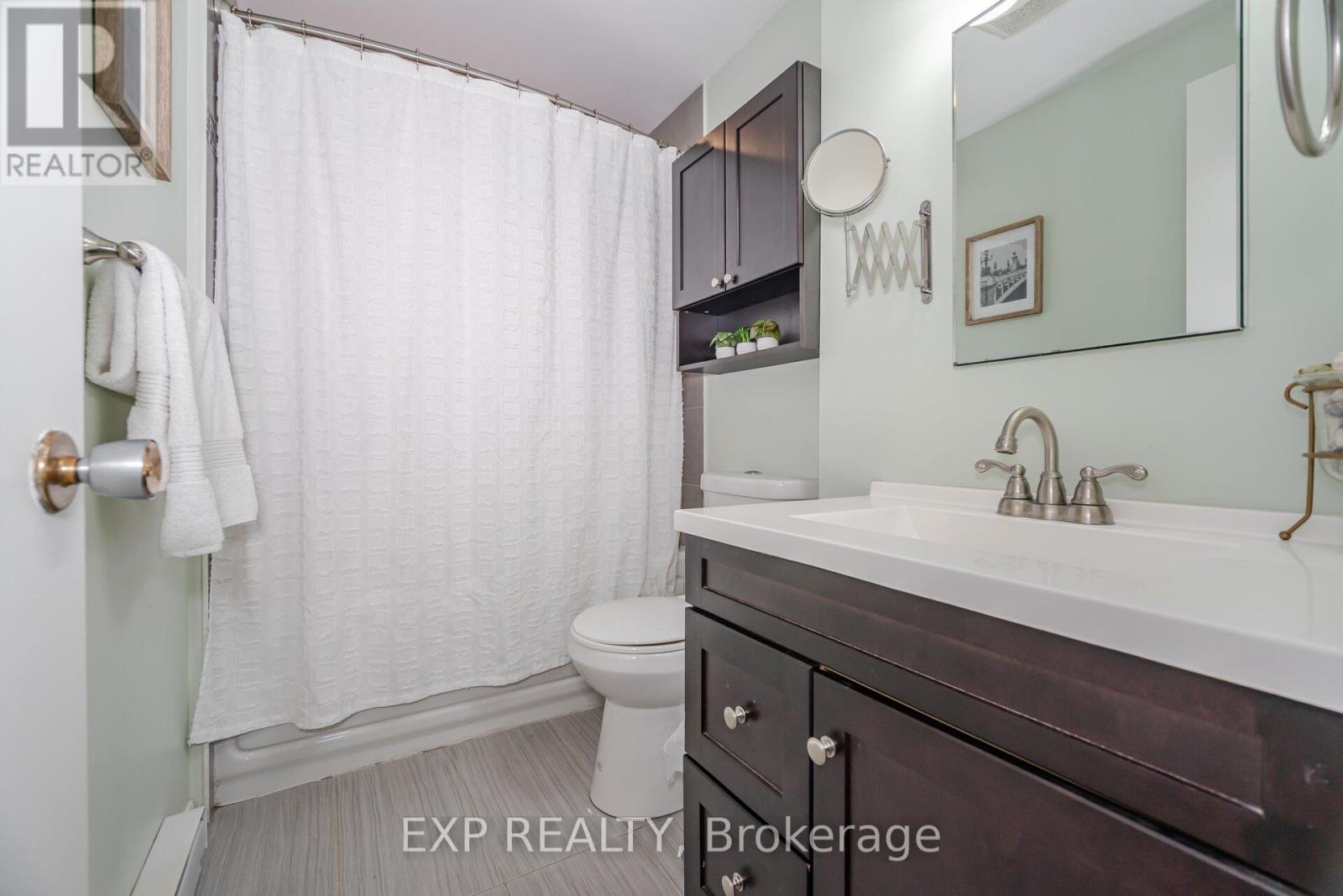 136 Darras Court, Brampton, Ontario  L6T 1W7 - Photo 31 - W12217155