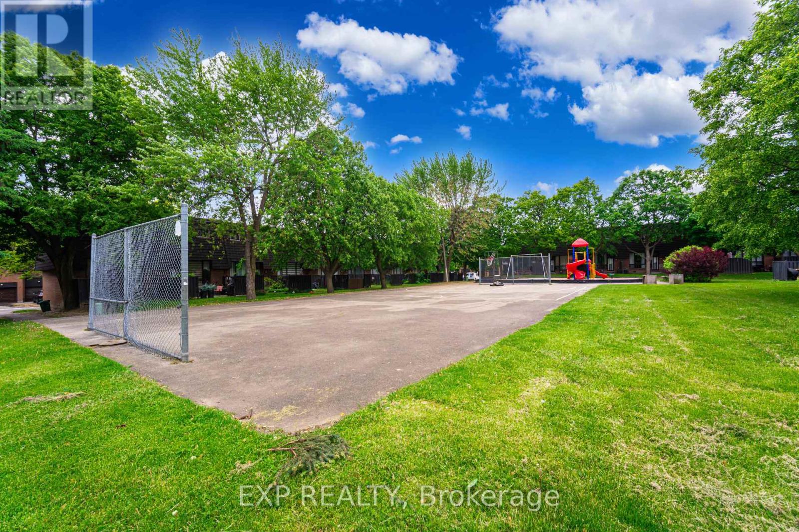136 Darras Court, Brampton, Ontario  L6T 1W7 - Photo 40 - W12217155