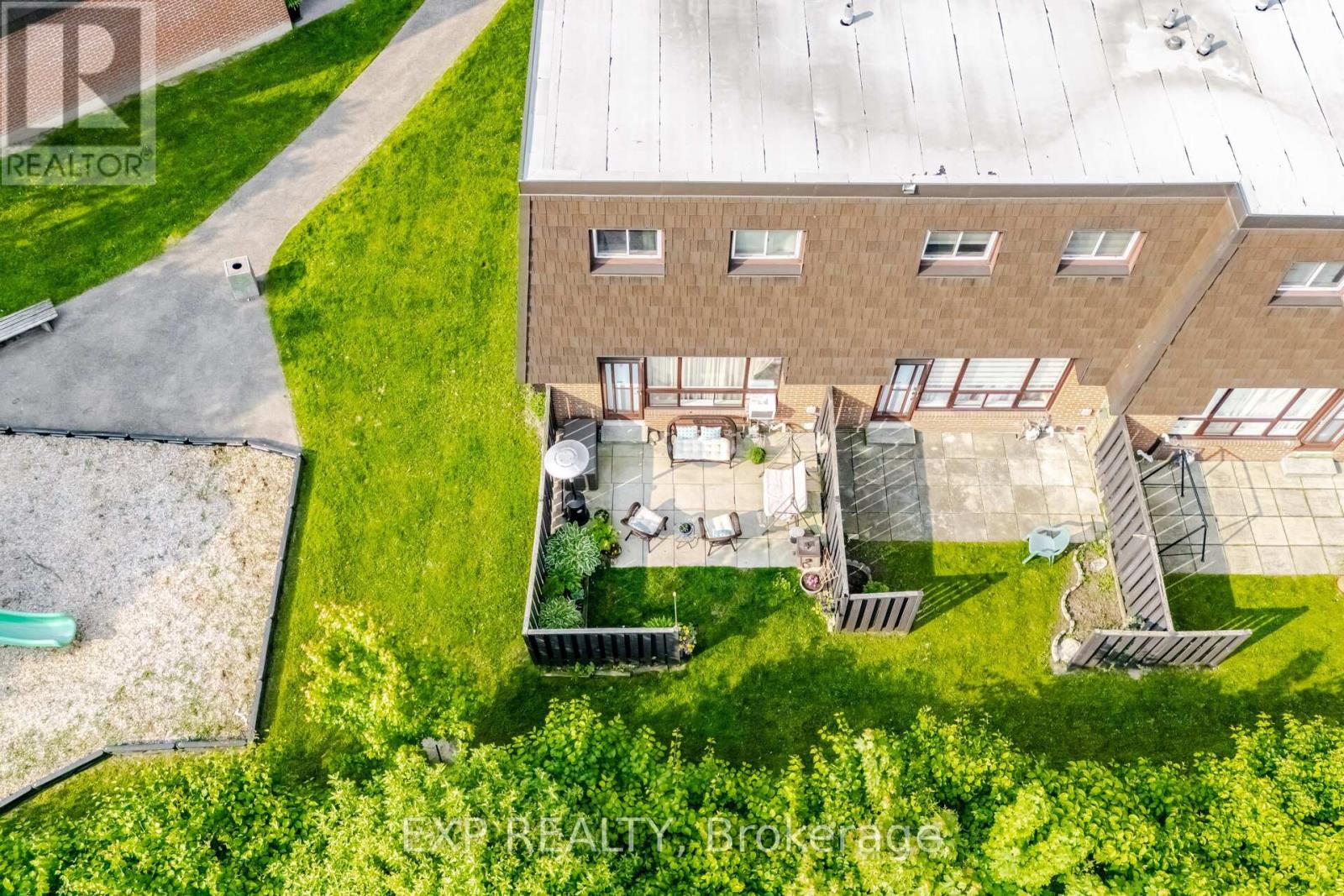 136 Darras Court, Brampton, Ontario  L6T 1W7 - Photo 43 - W12217155