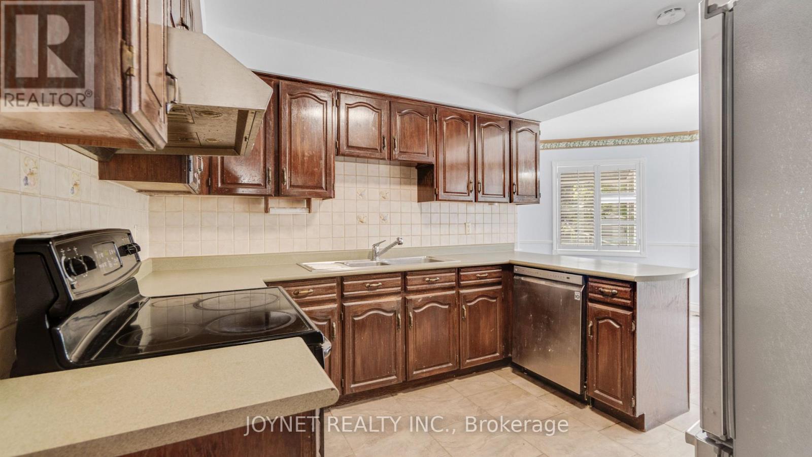 43 Castlehill Road, Vaughan, Ontario  L6A 1N8 - Photo 10 - N12131629