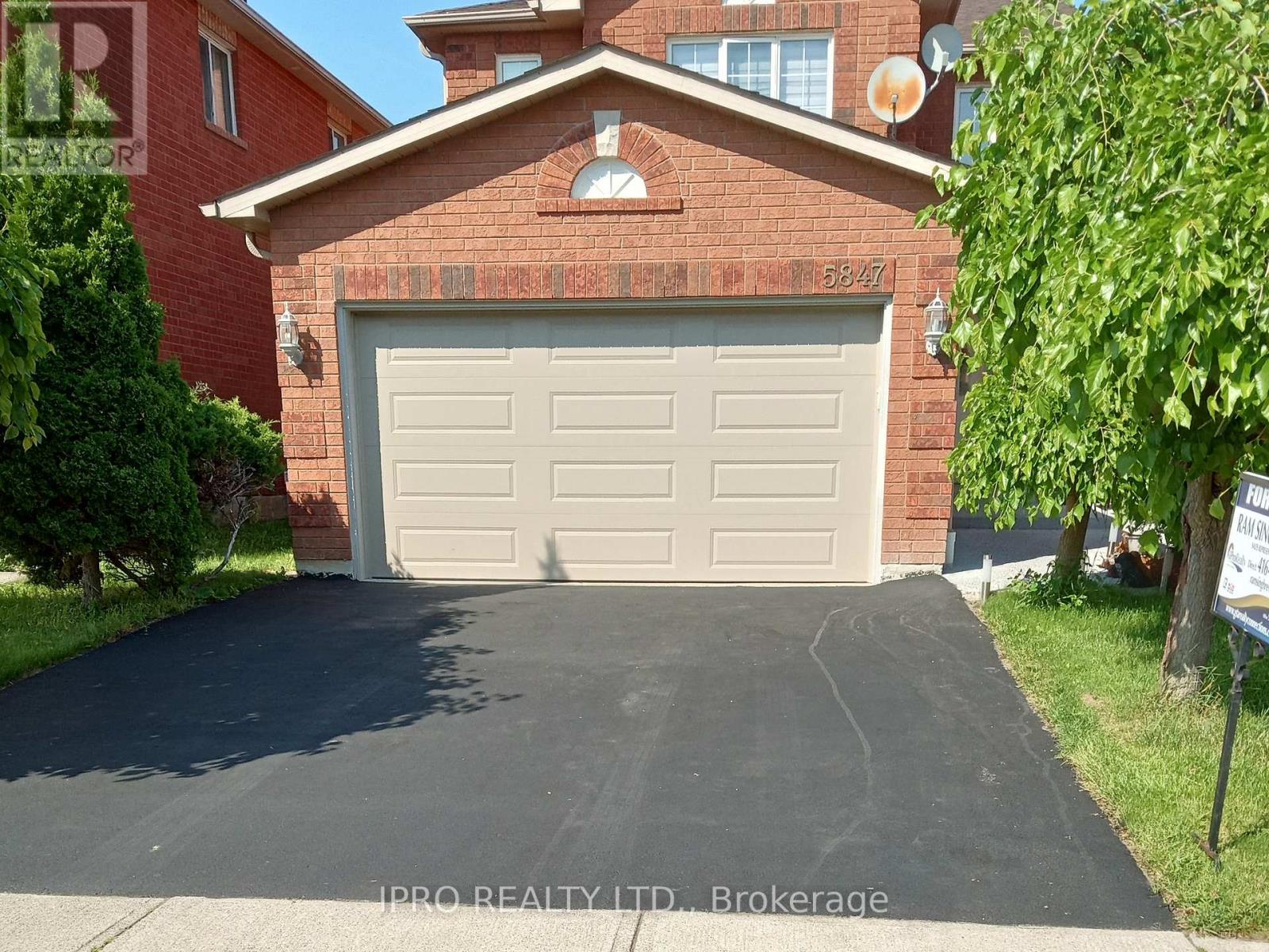 5847 SIDMOUTH STREET, Mississauga, Ontario