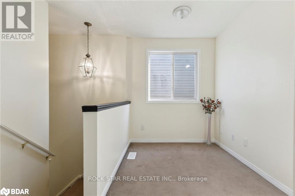 19 Isabella Street, Kitchener, Ontario  N2E 4J9 - Photo 16 - X12217095