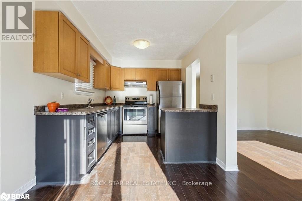 19 Isabella Street, Kitchener, Ontario  N2E 4J9 - Photo 9 - X12217095