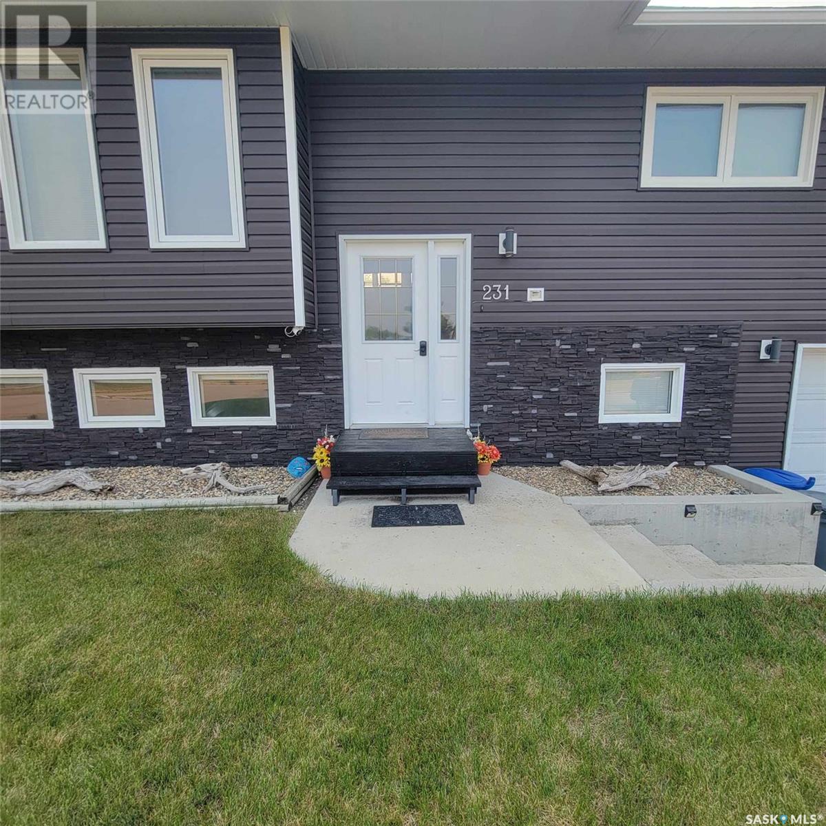 231 4th Street Ne, Preeceville, Saskatchewan  S0A 3B0 - Photo 2 - SK009328