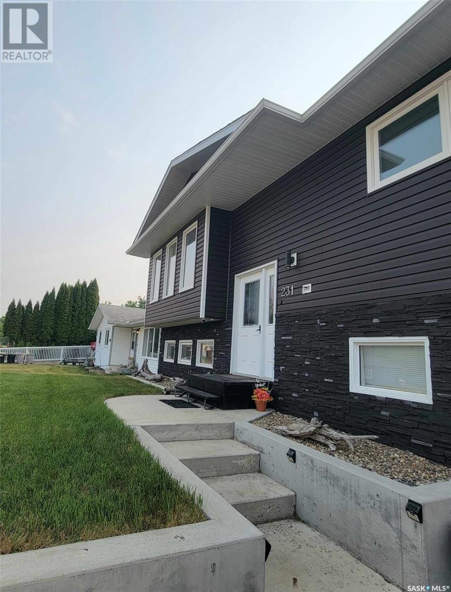 231 4th Street Ne, Preeceville, Saskatchewan  S0A 3B0 - Photo 3 - SK009328