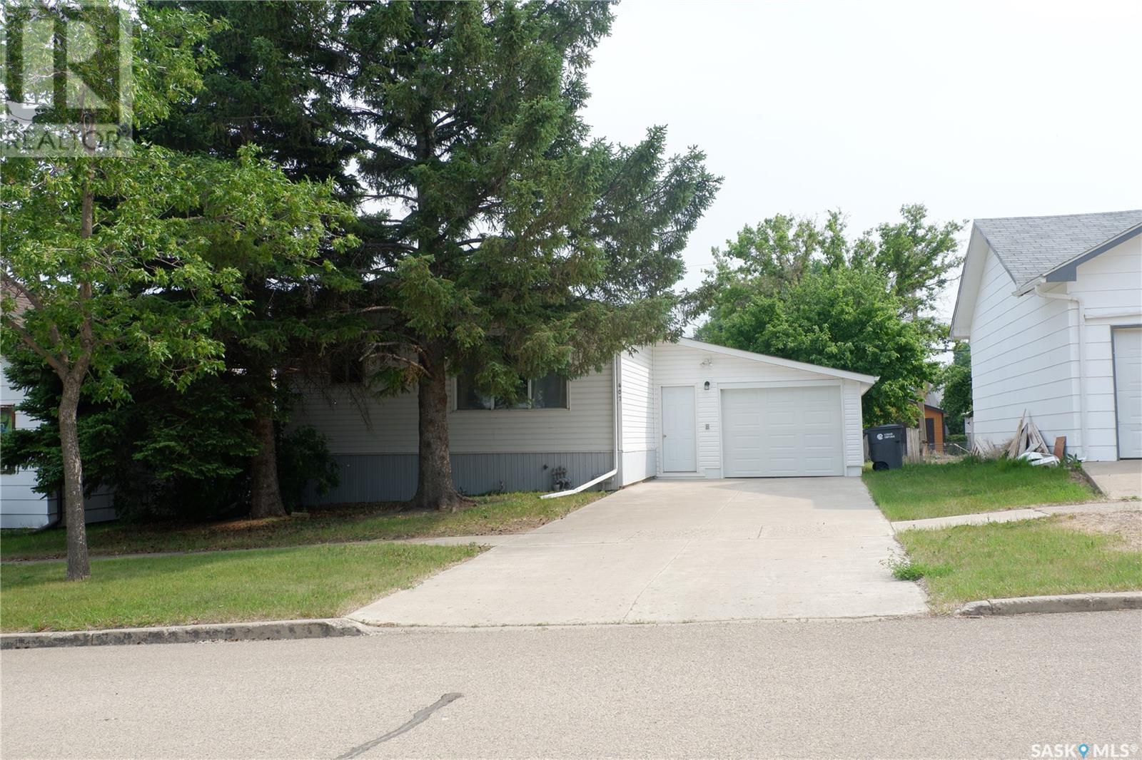 407 3rd Avenue W, Assiniboia, Saskatchewan  S0H 0B0 - Photo 29 - SK009190
