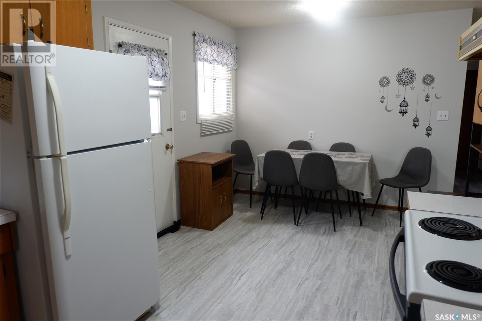 407 3rd Avenue W, Assiniboia, Saskatchewan  S0H 0B0 - Photo 4 - SK009190