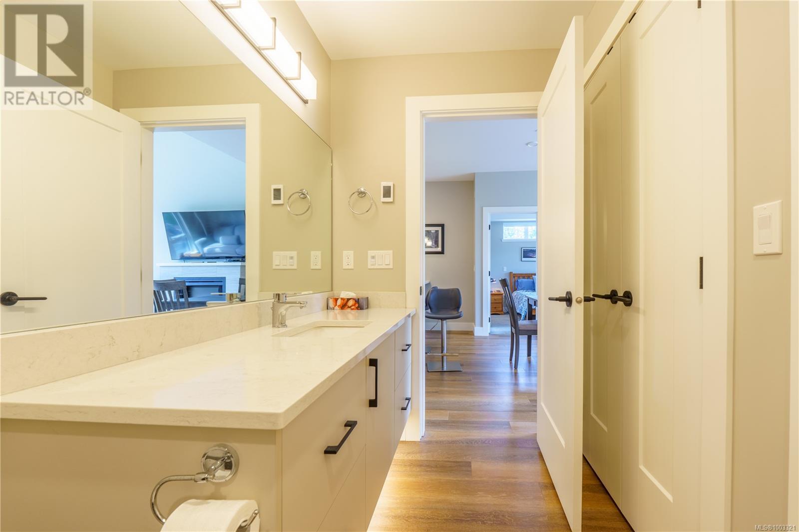 301 700 Yew Wood Rd, Tofino, British Columbia  V0R 3A0 - Photo 22 - 1003321
