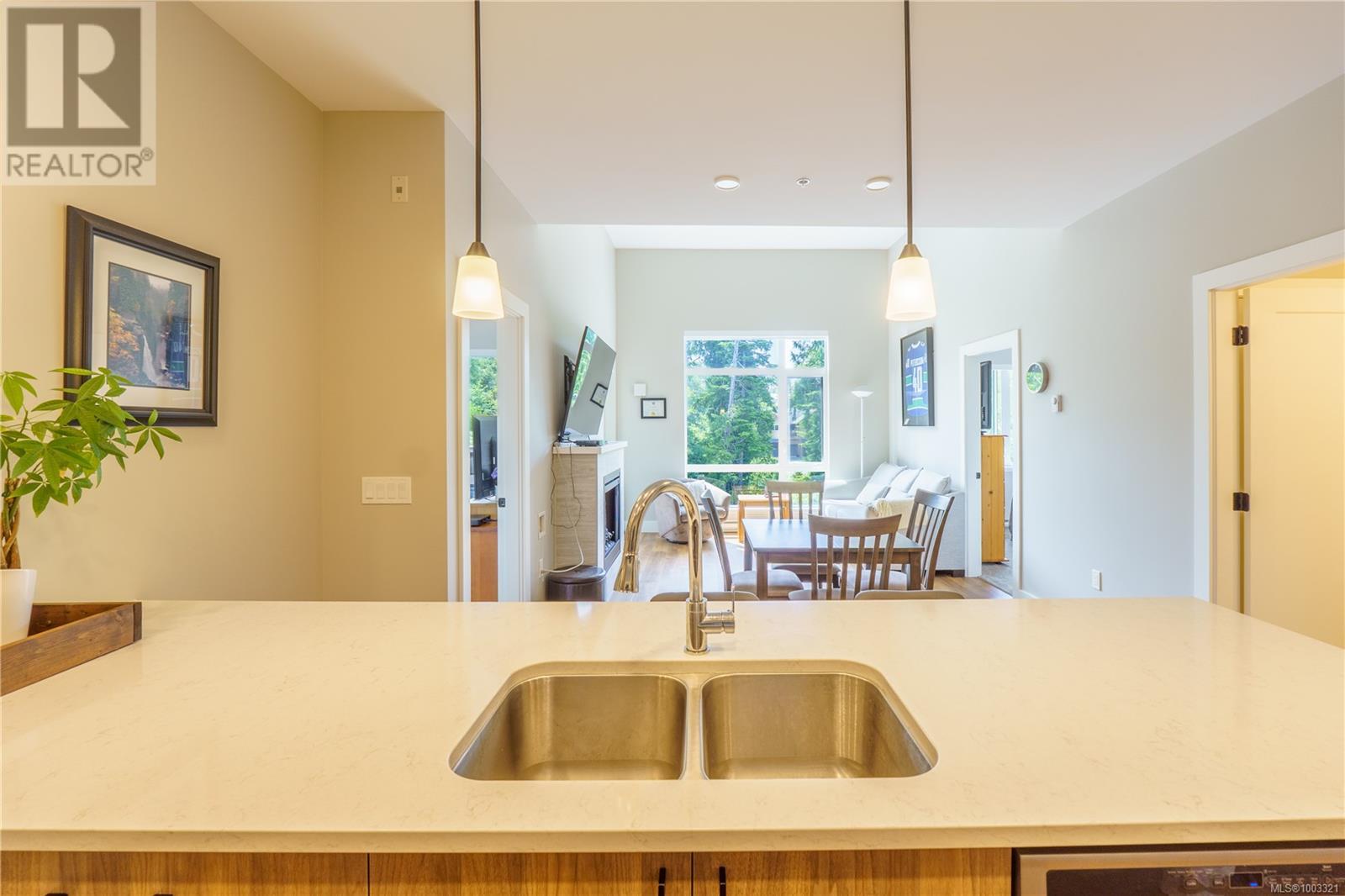 301 700 Yew Wood Rd, Tofino, British Columbia  V0R 3A0 - Photo 5 - 1003321