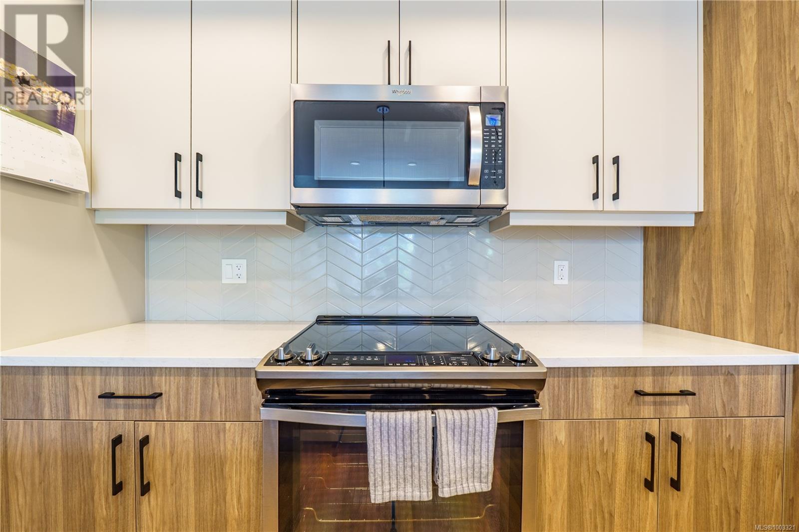 301 700 Yew Wood Rd, Tofino, British Columbia  V0R 3A0 - Photo 6 - 1003321