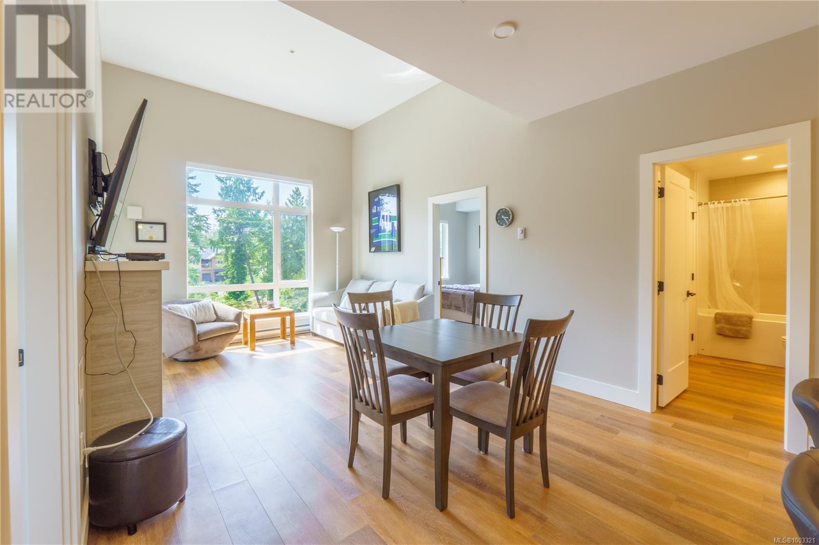 301 700 Yew Wood Rd, Tofino, British Columbia  V0R 3A0 - Photo 7 - 1003321