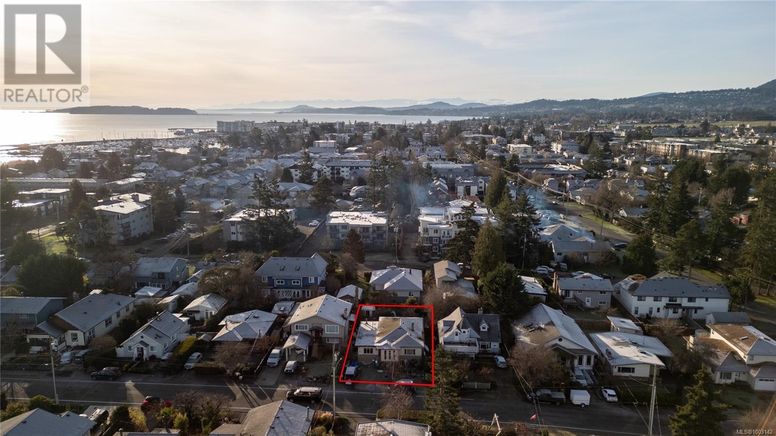 2425 Amelia Ave, Sidney, British Columbia  V8L 2J4 - Photo 2 - 1003142