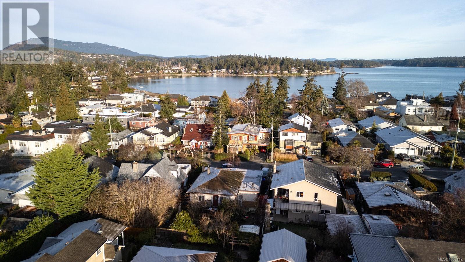 2425 Amelia Ave, Sidney, British Columbia  V8L 2J4 - Photo 4 - 1003142